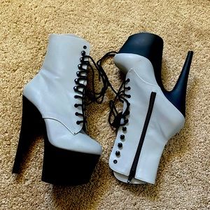 Reflective pleasers boots size 6 NEW